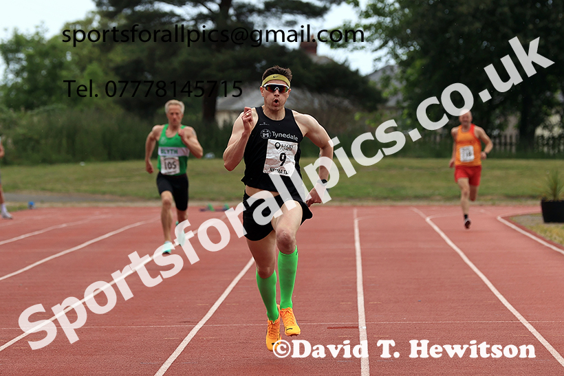 400 metres, 2025 NEMAA Track and Field, Monkton. Photo: David T. Hewitson/Sports for All Pics